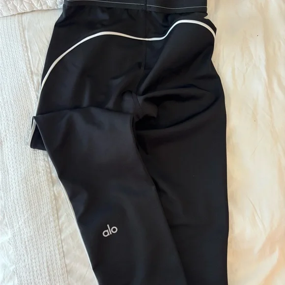 Alo Yoga Suit Up Airlift Black Sports Bra and Leggings Set - Picture 2 of 3